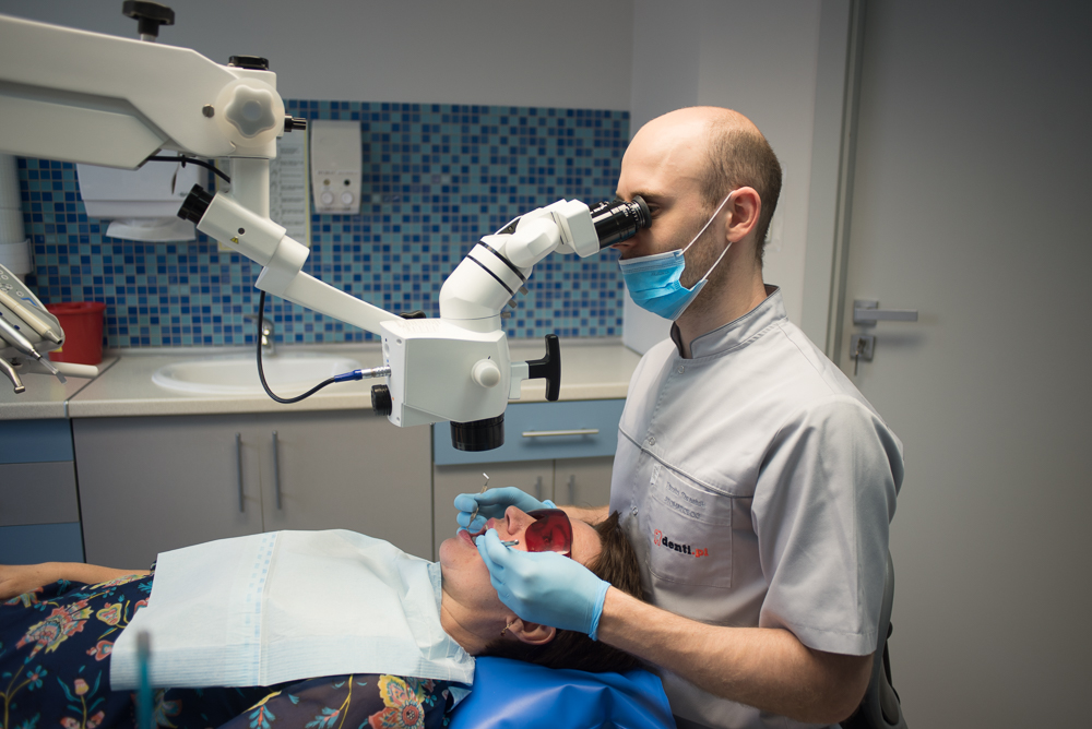 Denti - leczenie pod mikroskopem